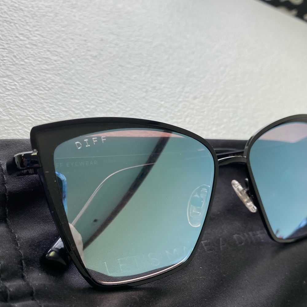 DIFF sunglasses- Lil Becky sunnies